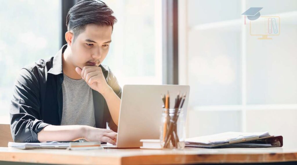 Persona ve la computadora, con preocupación